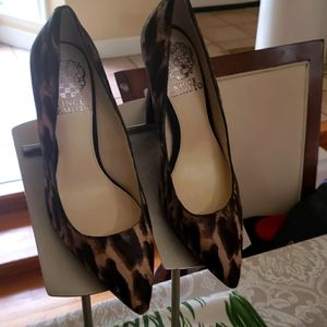 VinceCamuto 6 1/2M Rouge Leo HC/TrueSU